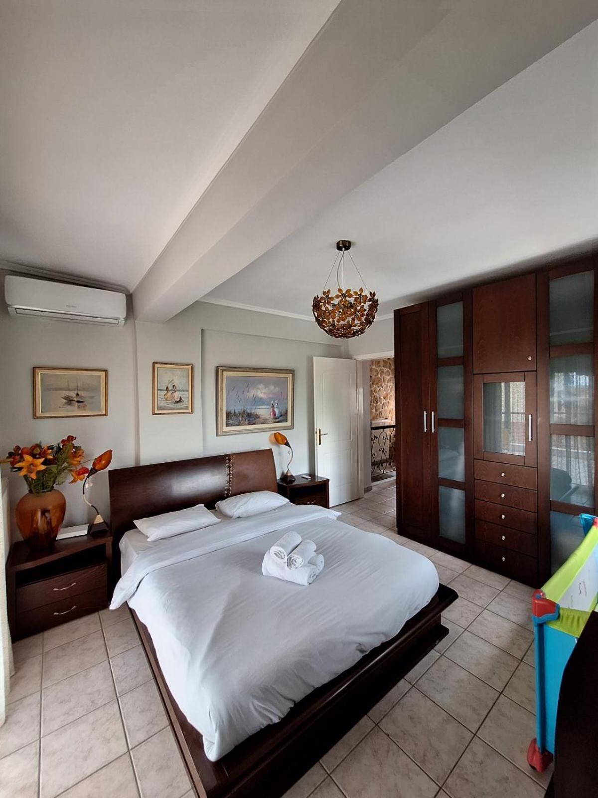 Villa Roadhouse, Nilie Hospitality Mgmt Flogita Esterno foto